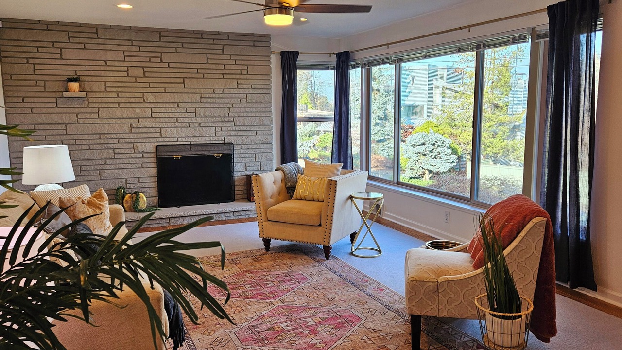 Photo of Livingroom in Seattle Metro Area