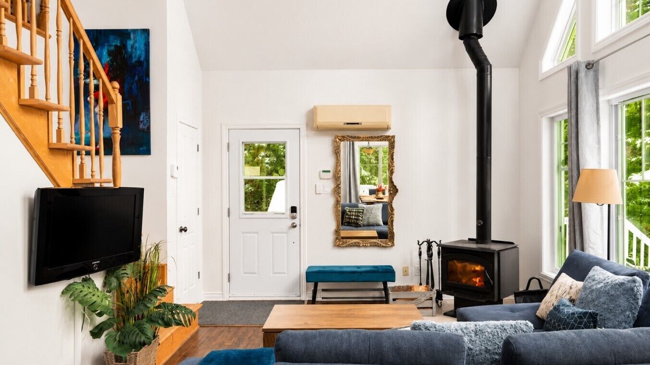 Photo of Livingroom in Val-des-Lacs