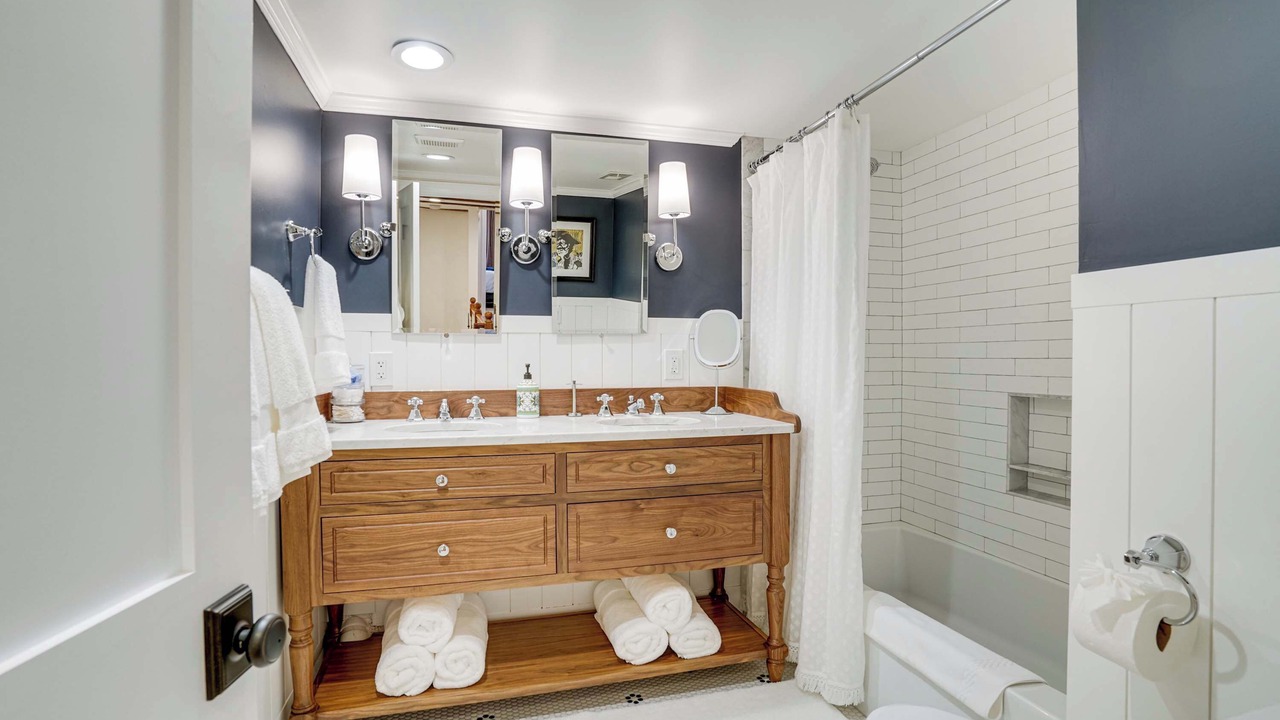 Photo of Bathroom in Old Town Alexandria