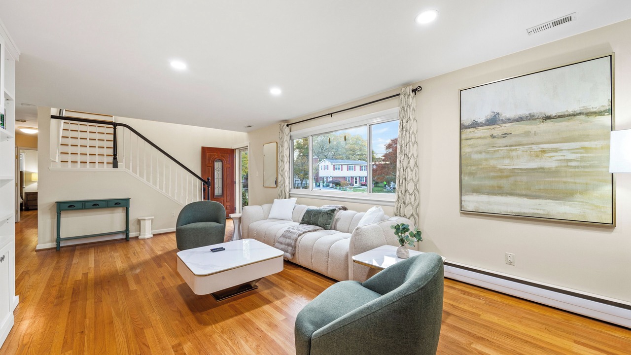 Photo of Livingroom in Alexandria West