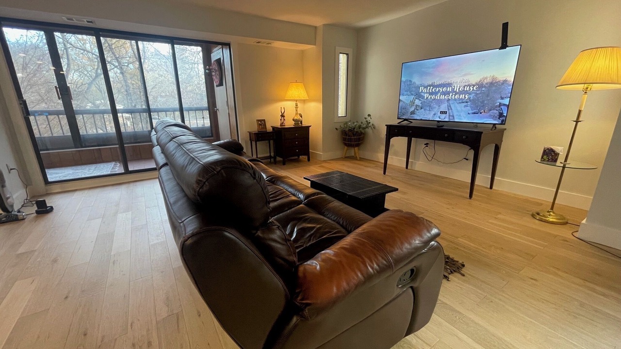 Photo of Livingroom in Harper's Choice