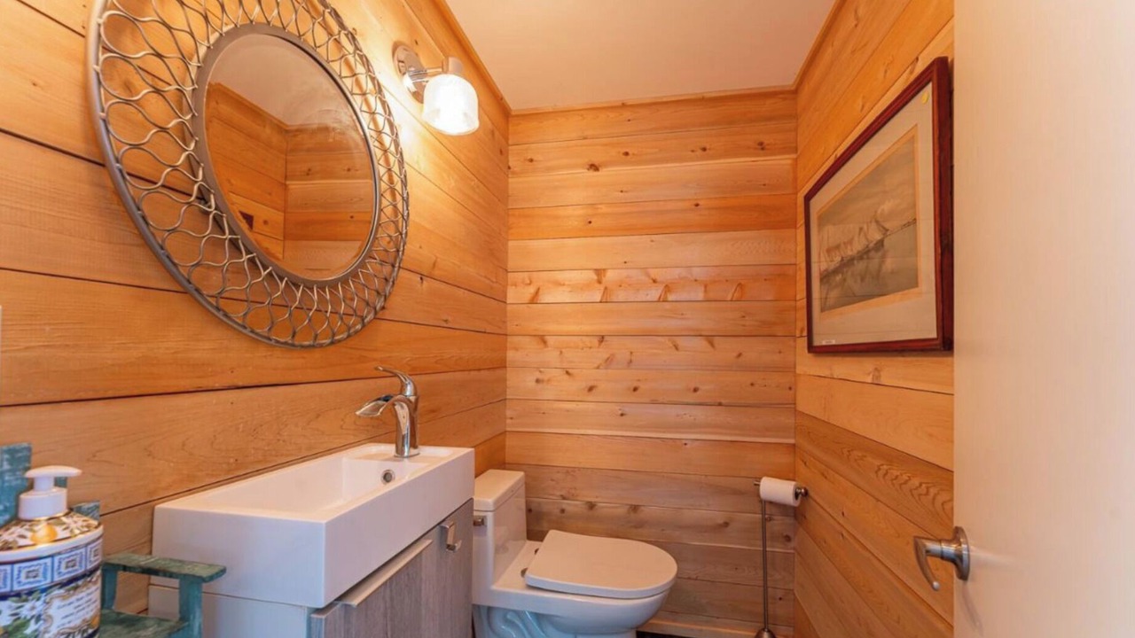 Photo of Bathroom in Victoria Road