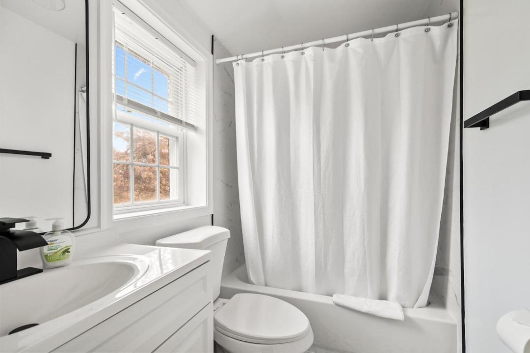 Photo of Bathroom in Chillum