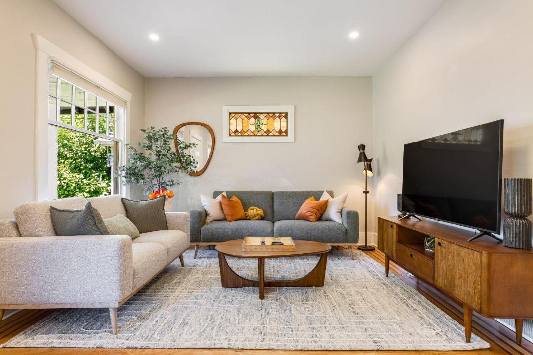 Photo of Livingroom in East Queen Anne