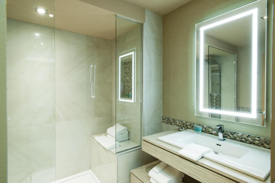 Photo of Bathroom in Cote-Des-Neiges—Notre-Dame-De-Grace