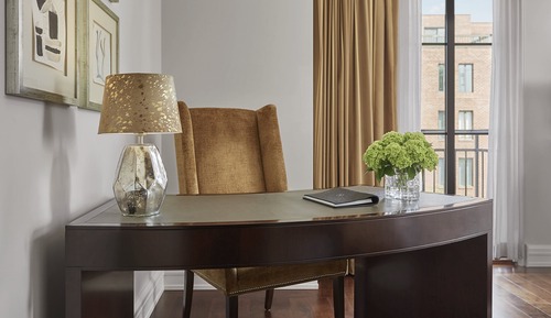 Premier Room, 1 King Bed, Corner