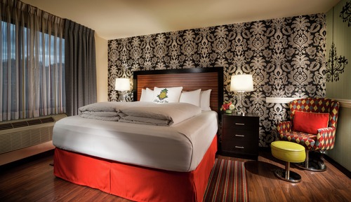 Room, 1 King Bed, Roll-in Shower