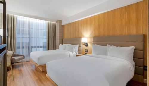 Room, 2 Queen Beds, Accessible Bathtub