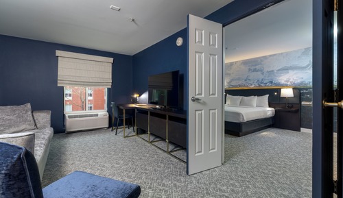 Suite, 1 King Bed
