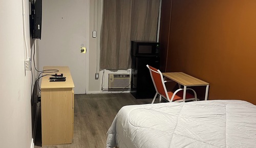 Standard Room, 1 Queen Bed