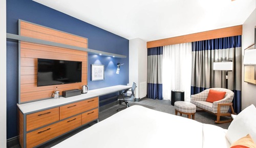 Classic Room, 1 King Bed, Accessible