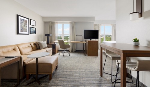 Suite, 2 Bedrooms, Fireplace (Mobility/Hearing Access, Roll-In Shwr)