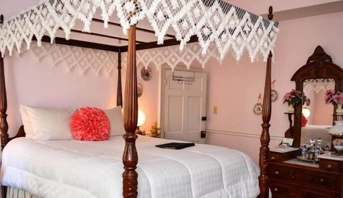 Classic Room, 1 Queen Bed, Courtyard View
