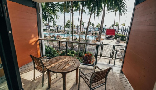 Studio, Poolside (Lanai)