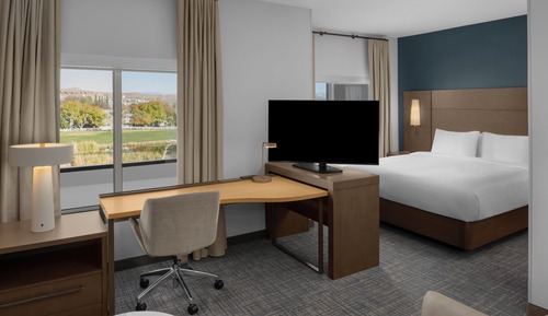 Studio, 1 King Bed with Sofa bed (Hearing Accessible)