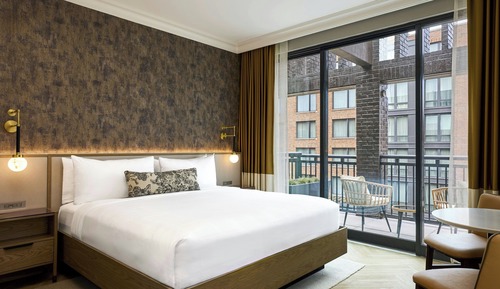 Standard Room, 1 King Bed, Balcony (Mobility Accessible, Tub)