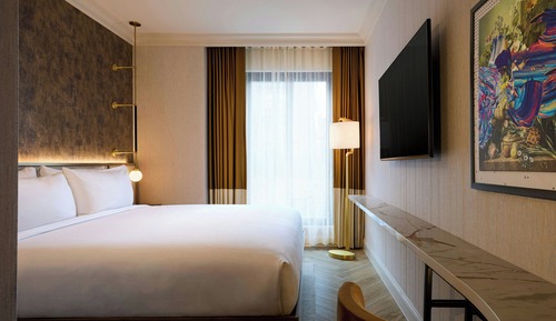 Deluxe Room, 1 King Bed (Mobility Accessible, Tub)