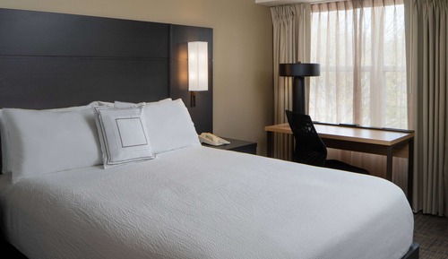 Suite, Multiple Beds, Accessible (Two Bedroom 2 Queens-Roll in Shower)