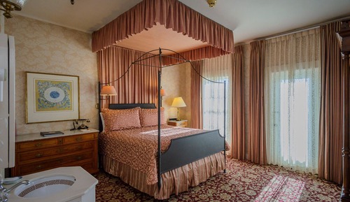 Deluxe Room, 1 Queen Bed, Ocean View, Oceanfront (Ocean View Deluxe)