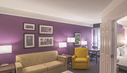Suite, 1 King Bed, Accessible, Non Smoking (Mobility/Hearing Impaired Accessible)