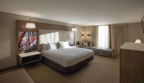 Standard Room, 1 King Bed, Accessible, Bathtub