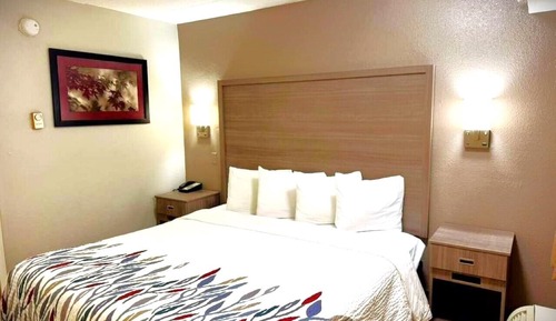 Standard Room, 1 King Bed (Smoke Free)