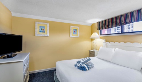 1 King Bed, 2 Twin Beds, 2-Bedroom Oceanfront Suite, Balcony, Non Smoking