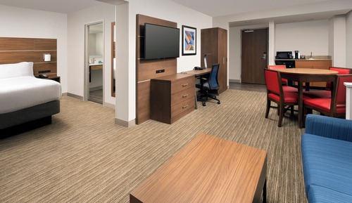 Suite, 1 King Bed, Accessible (Comm)