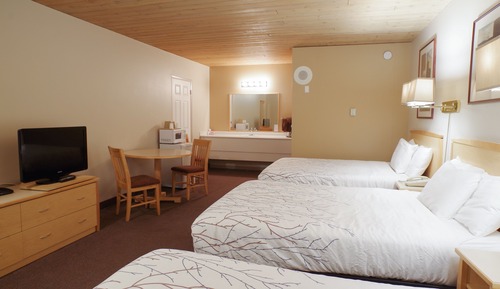 Room, Multiple Beds, Non Smoking (3 Double Beds)