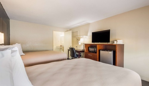 Standard Room, 2 Double Beds, Accessible, Bathtub