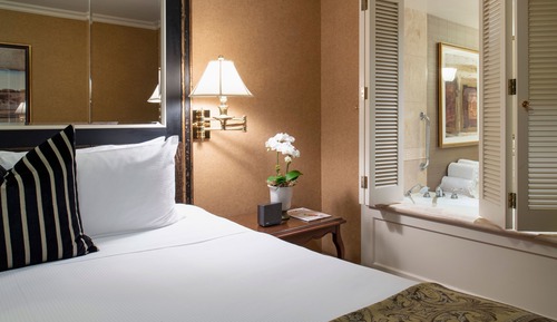 Wedgewood King Suite, Jetted tub, City View