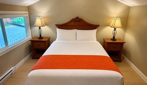 Swiss Cottage, 3 Queen Beds, Kitchen, No Pet