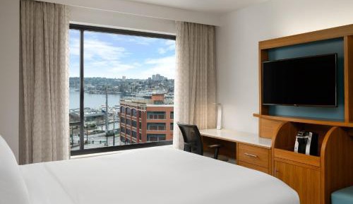 Standard King Room with City View