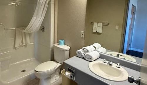 Larger King Room with Spa Bath - Non-Smoking