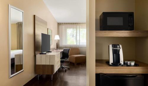 Room with King Bed and 1 Queen Bed, Nonsmoking