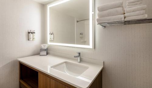 Queen Room with Two Queen Beds - High Floor/Non-Smoking