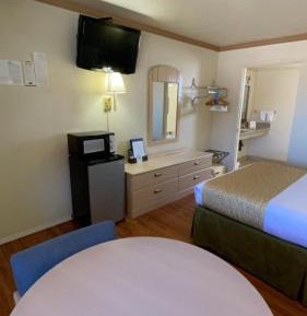 Queen Room - Mobility Access/Non-Smoking