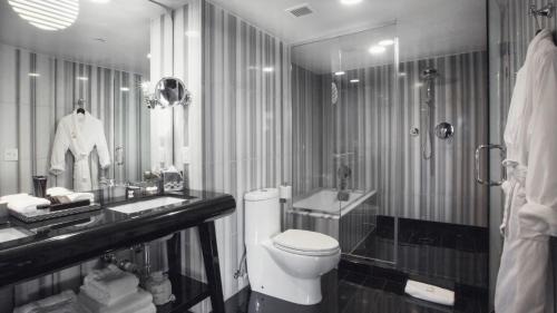 River View One Bedroom Suite w Balcony