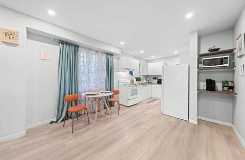 Newtonbrook House | Clean &Comfortable close to mall