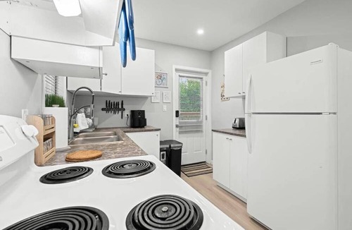 Newtonbrook House | Clean &Comfortable close to mall
