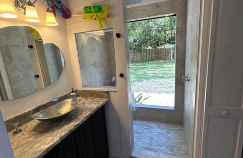 Desoto Acres House | Artistically curated clean space on a 1.5 acre quiet lot. Close to airport.