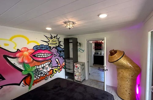 Desoto Acres House | Artistically curated clean space on a 1.5 acre quiet lot. Close to airport.