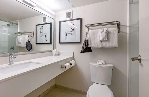 Rockville House | Outdoor Pool, Free Parking, Minutes from Washington DC