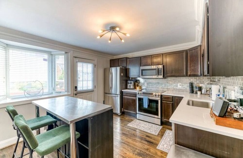 Southeast House | Hilltop Hideaway in DC