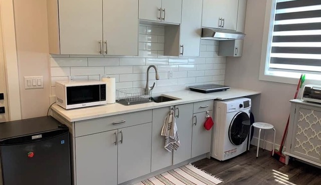 Private studio suite, WiFi, washer dryer, clean, quality linens, & smart tv.