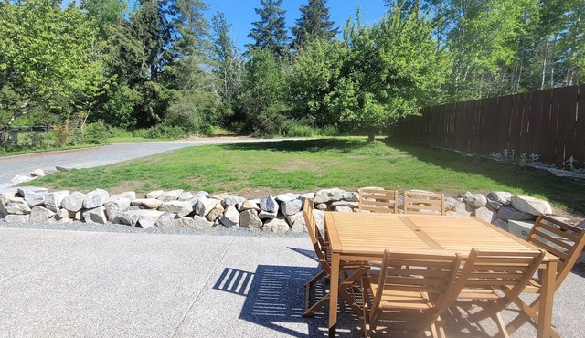 Newly Renovated Private 3 bedroom 2 bathroom guest suite