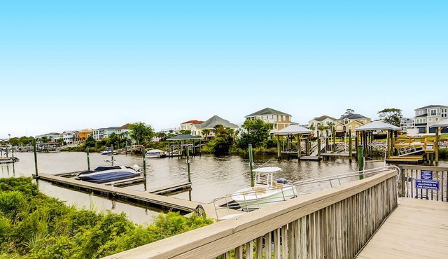 Lakefront condo with pool, hot tub, close to beach