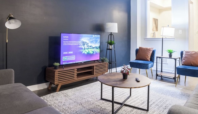 Be the first to stay in our brand new house, minutes away from Hamilton International Airport