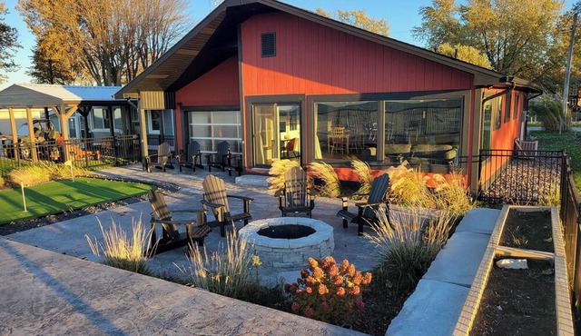 Lake St Clair Waterfront Cottage - Private Boat Launch & Dock - Fishing - Beach.